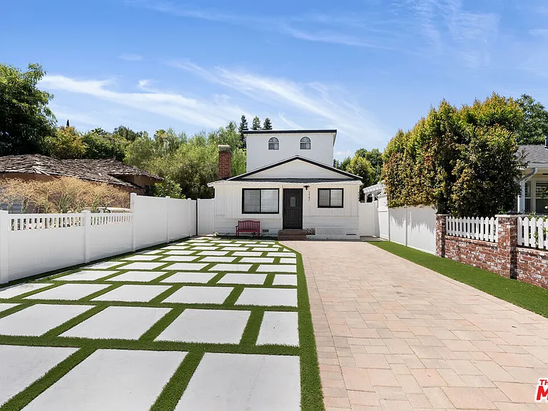 5541 Fallbrook Ave — Photo 3