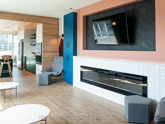 2nd image of 305 Rideau St N #315