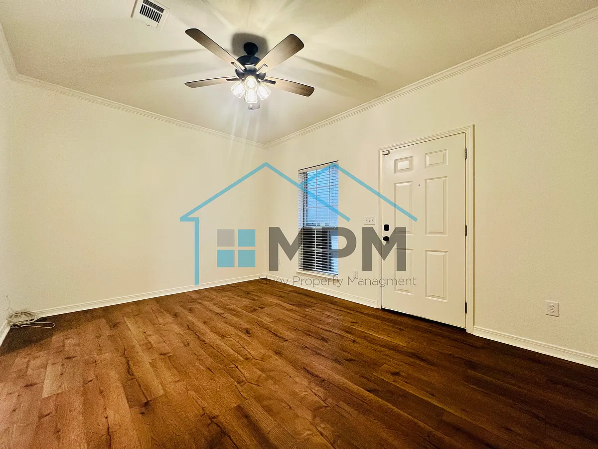 Building Photo - 207 N McGuire Ave #E