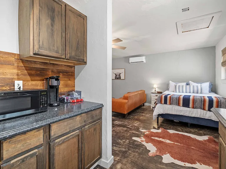 902 Presa Arriba Rd #B — Photo 5