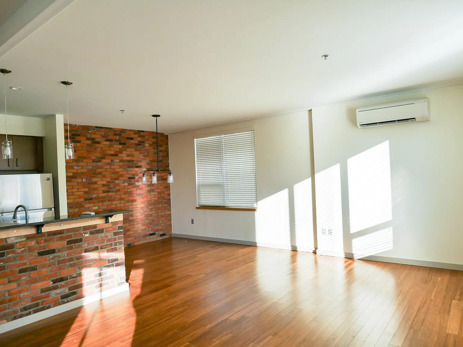 2 bed, 1.5 bath, 1300 sqft, $3,000 — Photo 4