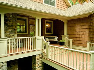 201 W Chimney Xing, Hendersonville, NC 28739