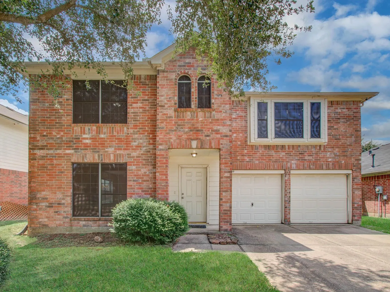 4 bed, 2.5 bath, 2721 sqft, $2,200 — Photo 3