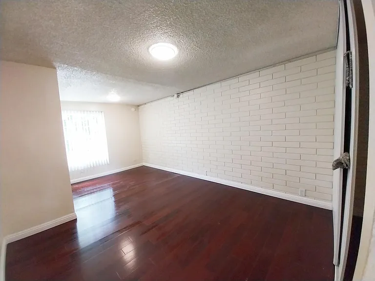 424 Anderwood Ct — Photo 8