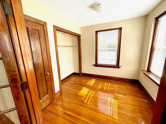 5th image of 527 40th St #9