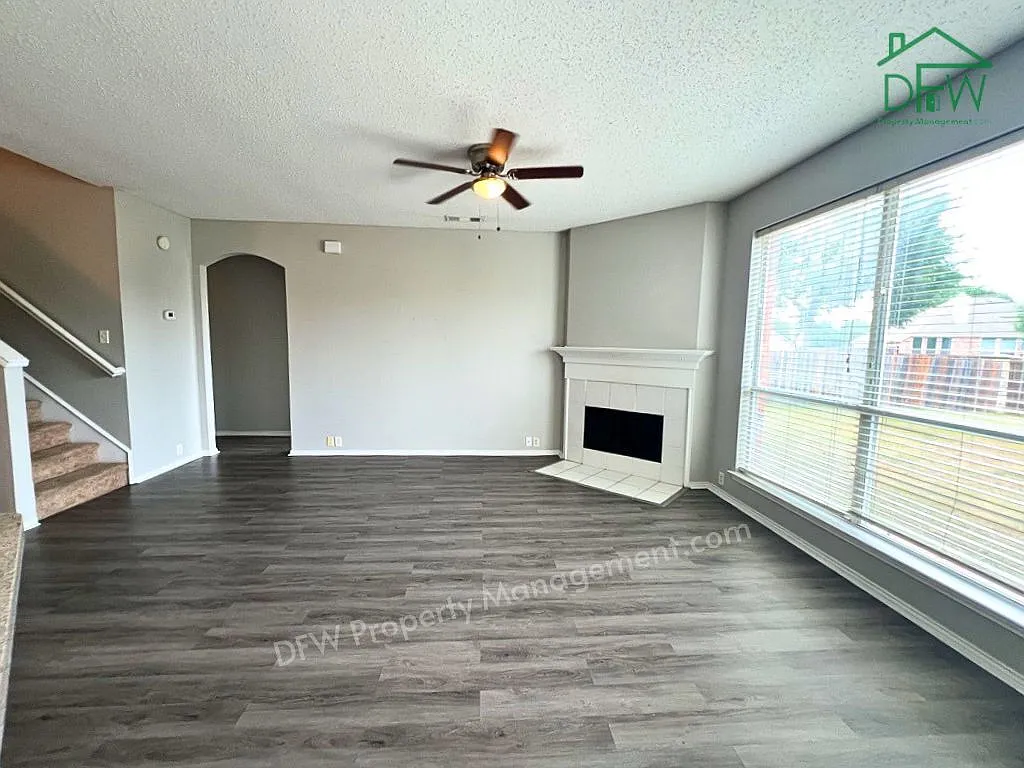 5 bed, 3.5 bath, 2495 sqft, $2,350 — Photo 2