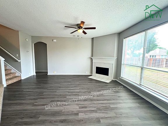 2nd image of 2805 Crater Lake Ln