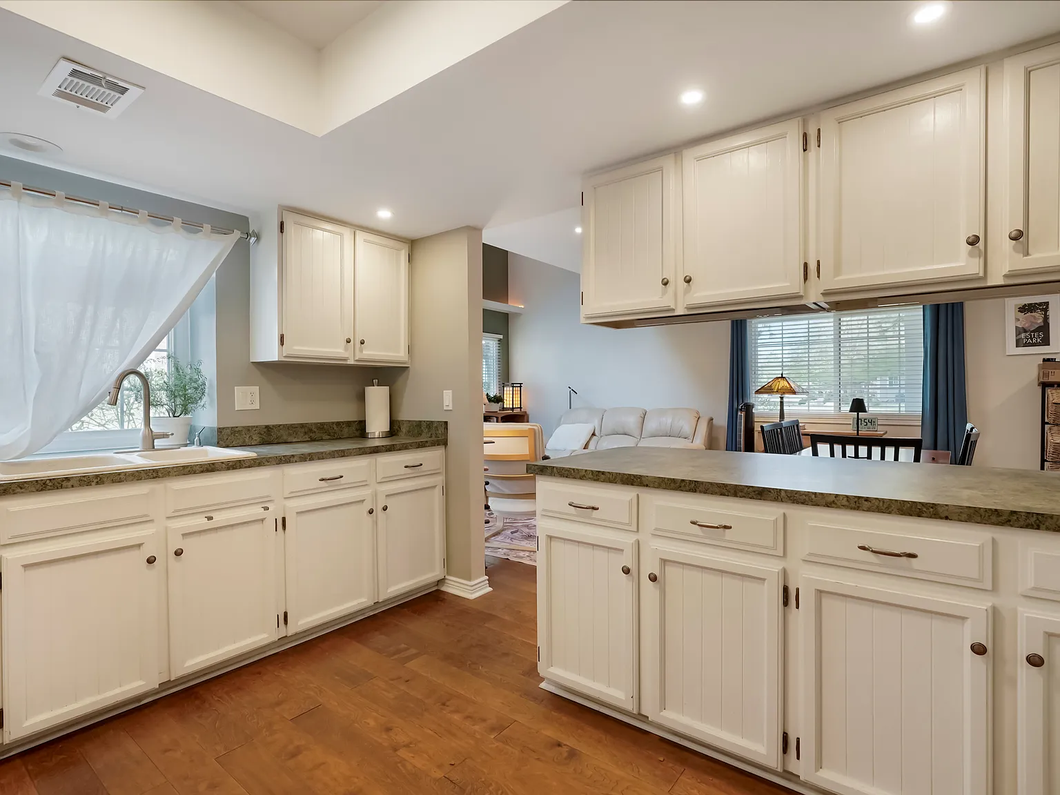 2 bed, 1592 sqft, $2,495 — Photo 4