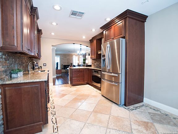 2nd image of 5359 Fredericksburg Rd #205