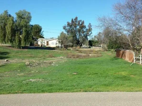 23668 Shreeder Pl, Canyon Lake, CA 92587