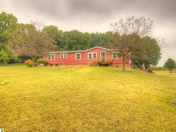 8529 E Newcomb Rd, Vestaburg, MI 48891