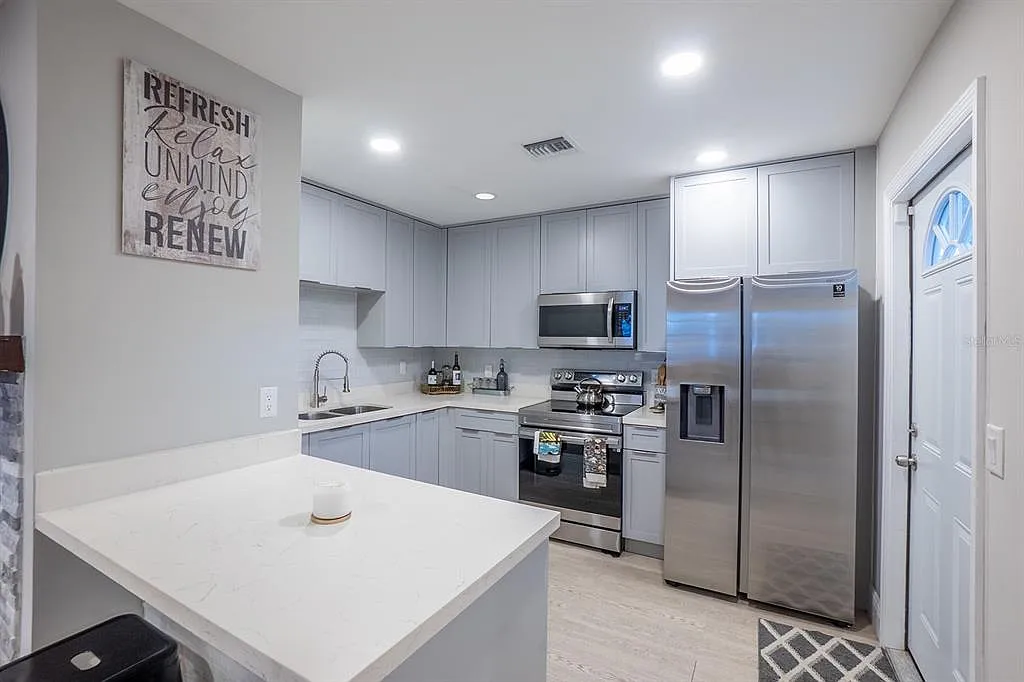 3 bed, 1.0 bath, 1099 sqft, $2,250 — Photo 3