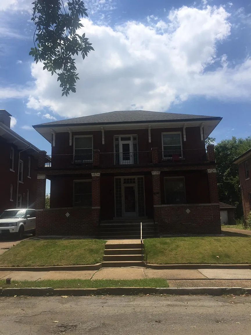 32 Lewis Pl photo 1