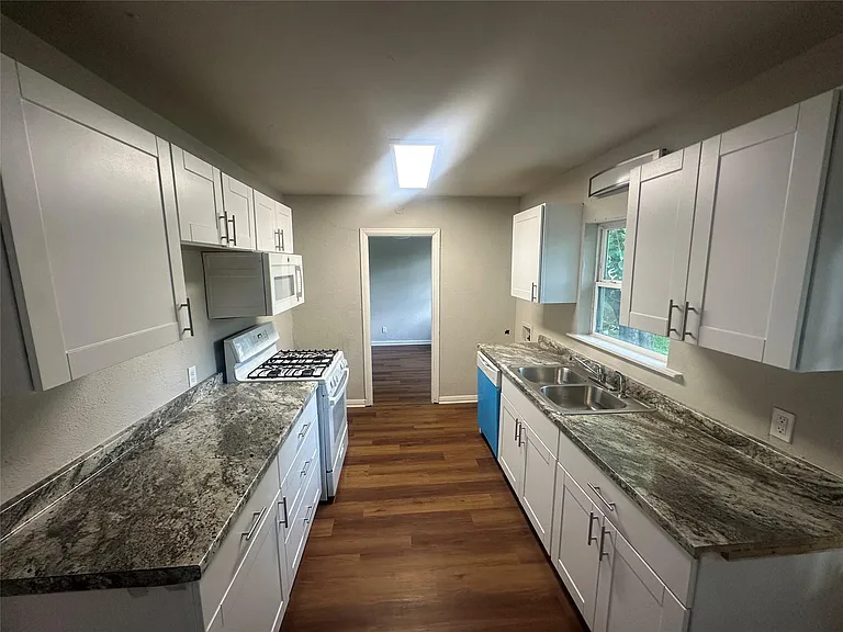 2908 Binyon St — Photo 5