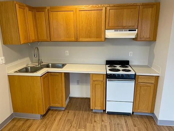 3rd image of 800 E Wishkah St #A