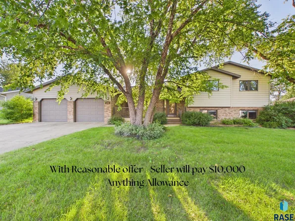 1016 N Sanborn St, Canton, SD 57013