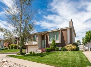 5821 S Willow Wood Ln, South Ogden, UT 84403