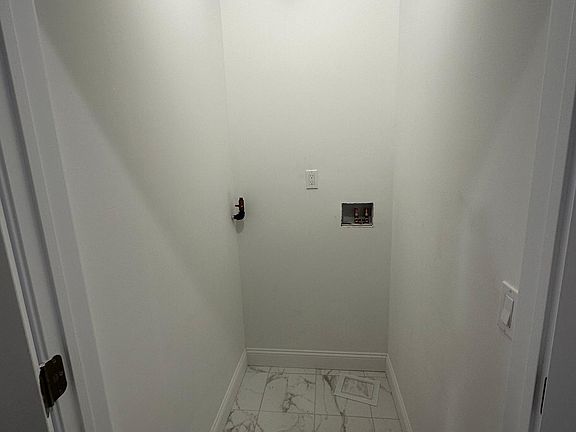 5th image of 360 Robinson Ave Floor 1