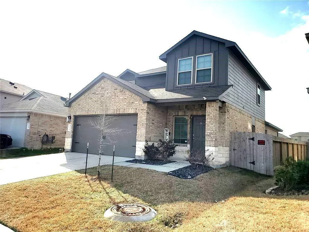 4 bed, 2.5 bath, 2214 sqft, $2,400 — Photo 3
