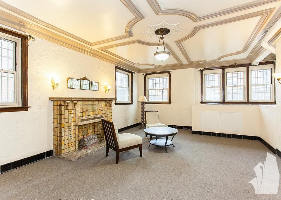 1st image of 2540 N Sawyer Ave #201
