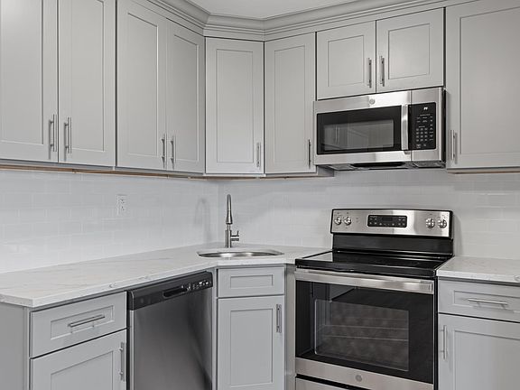 4th image of 135 Wakefield Ave #104