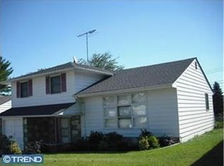 9729 Portis Rd, Philadelphia, PA 19115