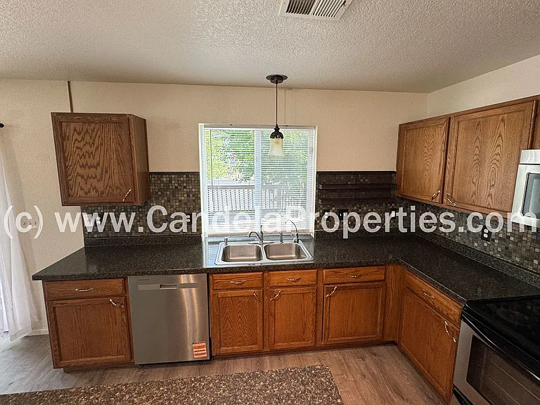 8008 Firecracker Trl — Photo 10