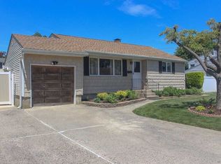 1 Rutledge St, Brentwood, NY 11717