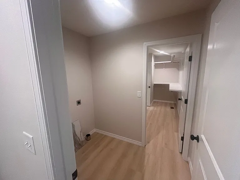 648 W Brook Hollow Rd — Photo 7