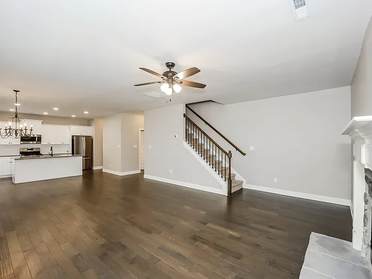 102 Peyton Ct — Photo 4