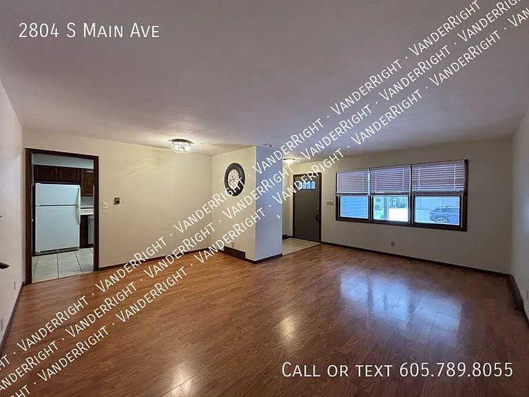 2804 S Main Ave — Photo 2