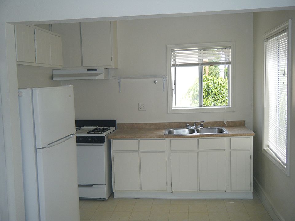 2nd image of 122 Redondo Ave #B