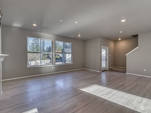 5th image of 4296 Acacia Ln SE