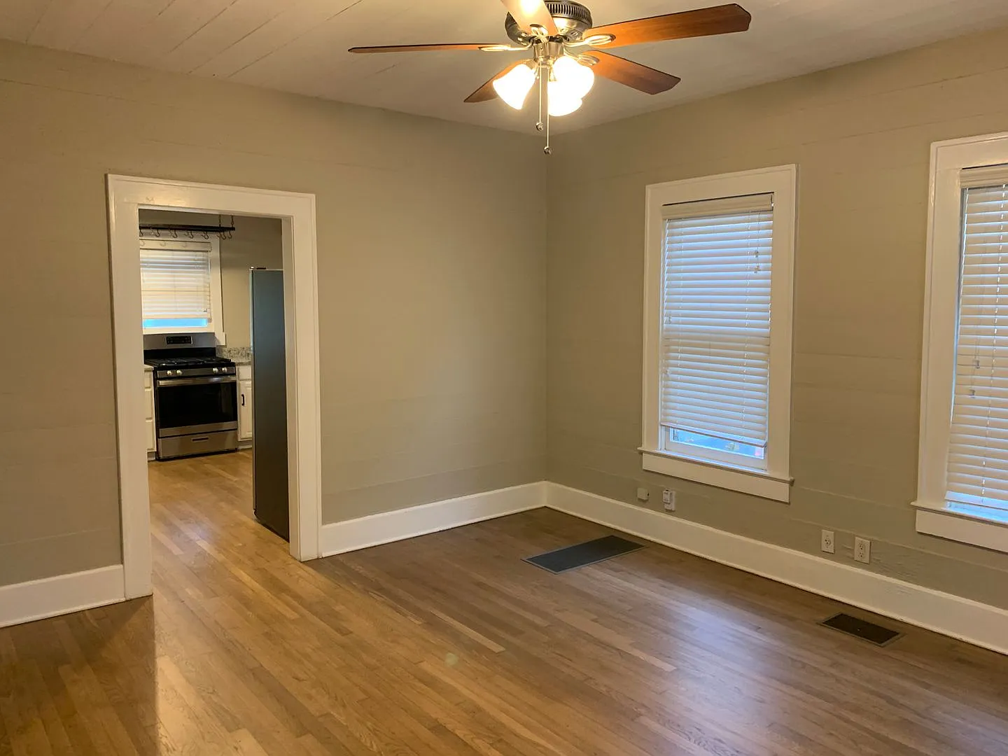 2/1 home in Travis Heights — Photo 4