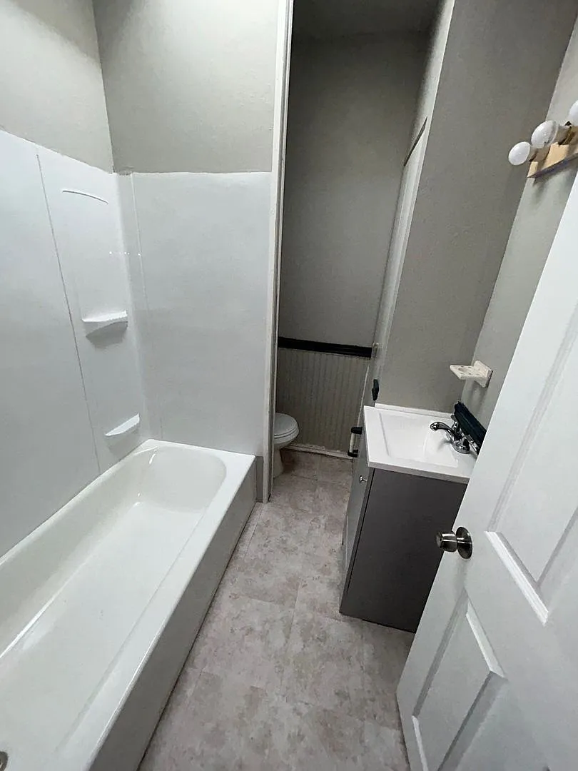 1302 Bonaparte Avenue — Photo 1