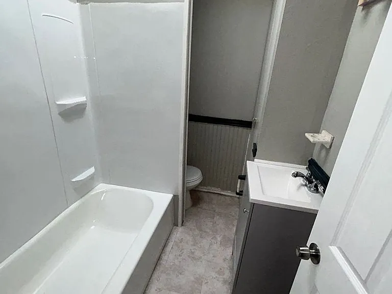 1302 Bonaparte Ave — Photo 1