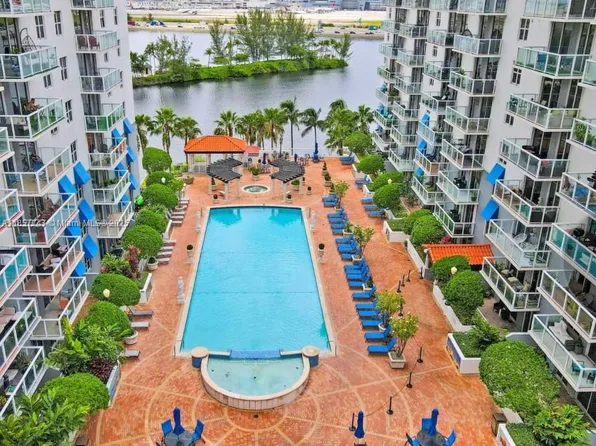 5085 NW 7th St #Penthouse 1, Miami, FL 33126