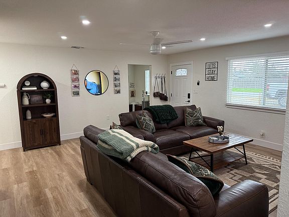 4th image of 7669 Barrow St