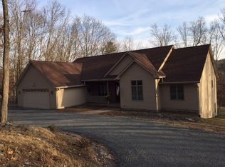 125 Riverview Dr, Lackawaxen, PA 18435