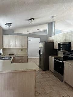 5th image of 917 SE Streamlet Ave
