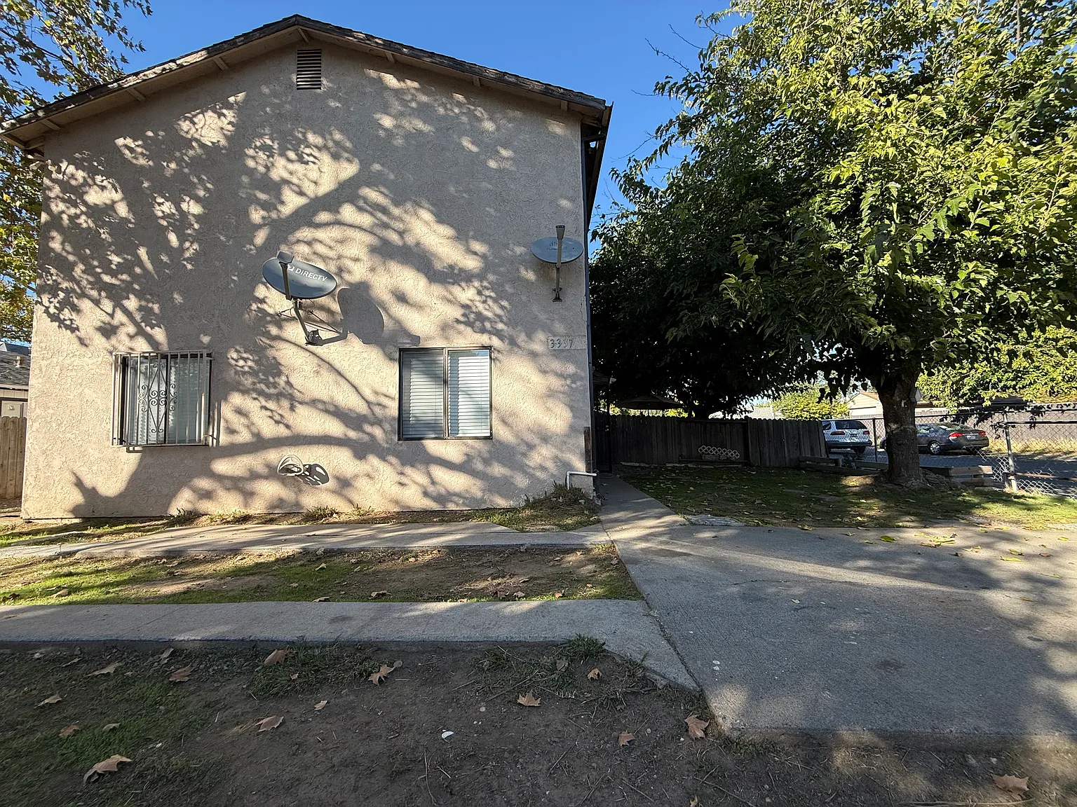3 bed, 1.5 bath, 1100 sqft, $2,200 — Photo 1