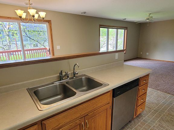 4th image of 92 Leray Ave #92