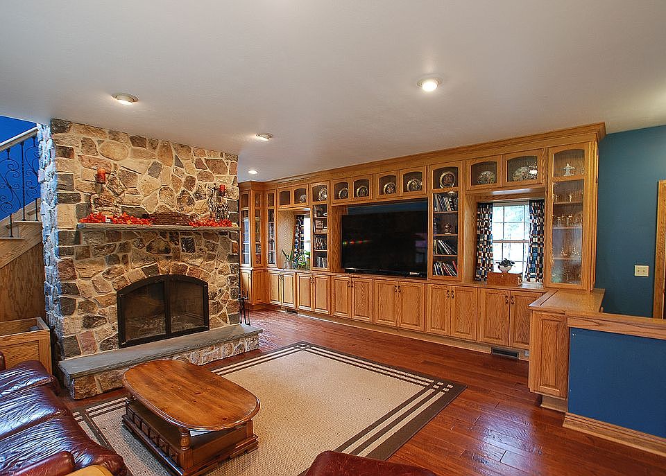1st image of 817 Shady Dr