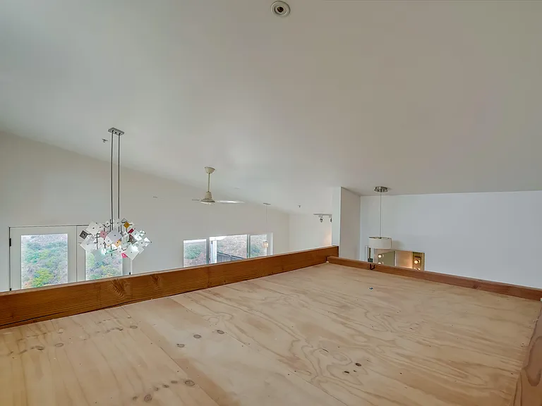 1075 Henry Ridge Mtwy — Photo 7