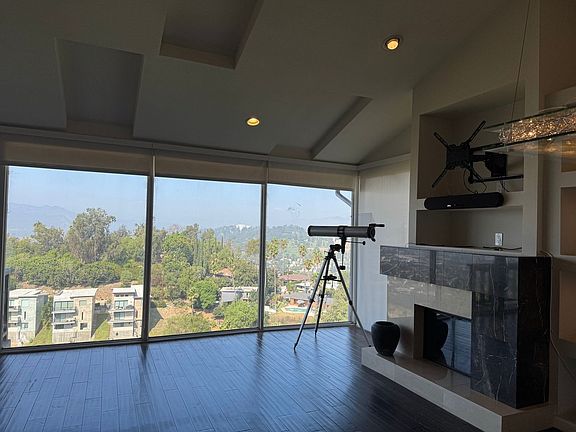 2nd image of 2543 Hines Dr