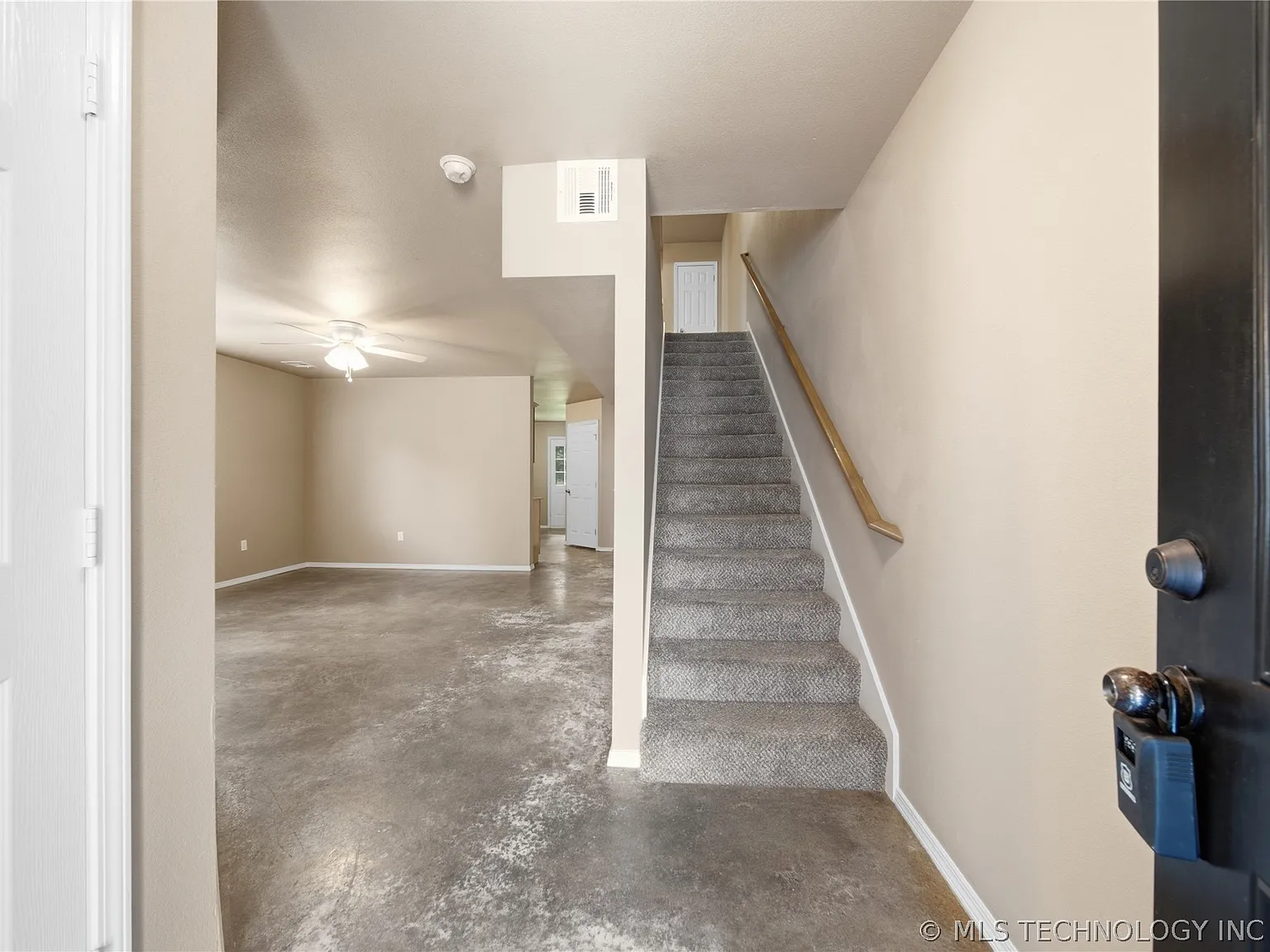 3 bed, 2.5 bath, 1728 sqft, $1,700 — Photo 3