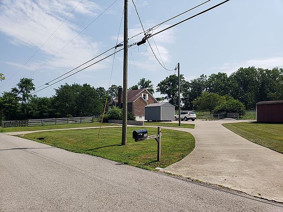 4th image of 272 Forest Ln