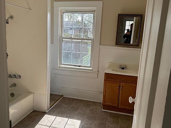 3rd image of 1605 Charles St APT B