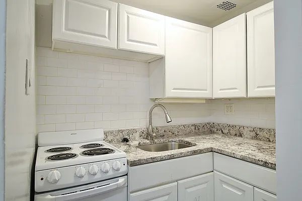 Rented by Julianna Realty Corp | media 11