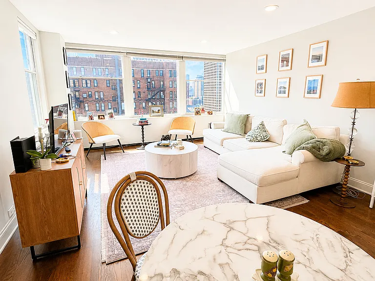 30 E Elm St #21C — Photo 6